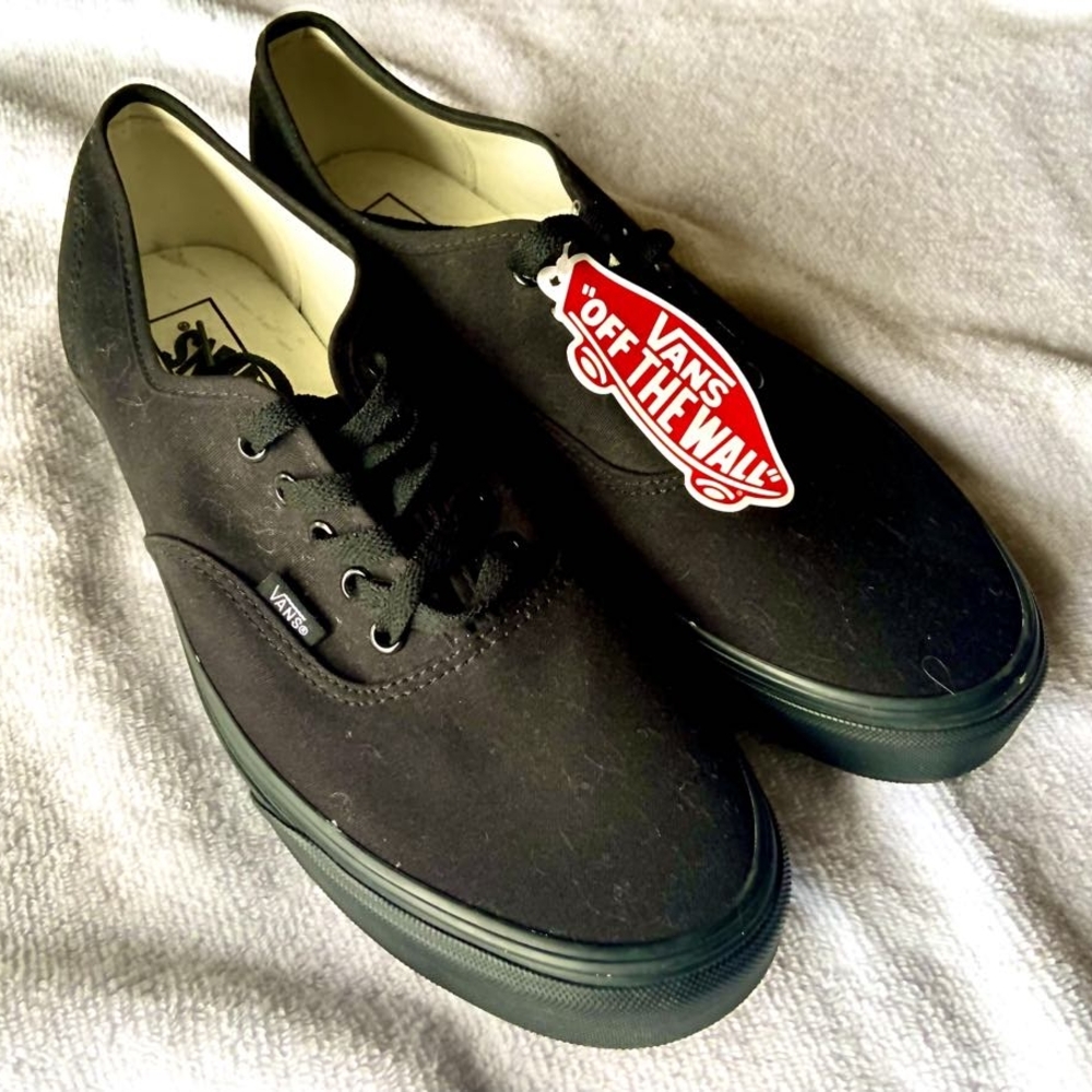 New Vans Authentic Black Sneakers Men’s ~ Size 12